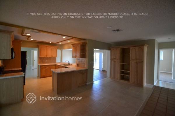 Building Photo - 6110 NE 19th Ave