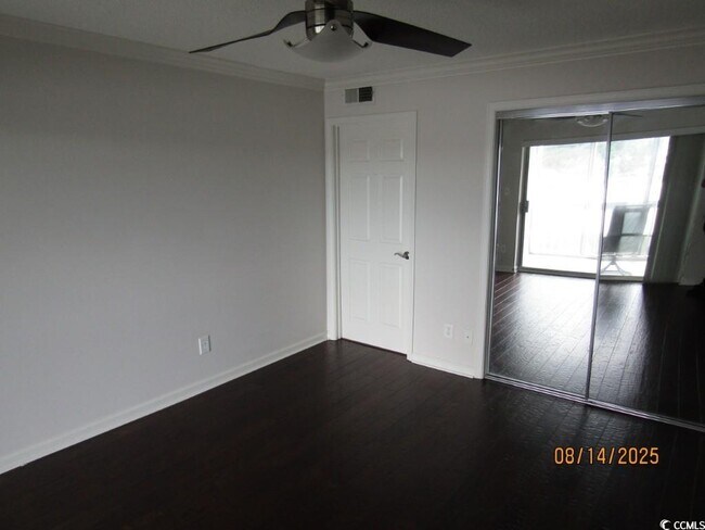 Building Photo - 4560 Greenbriar Dr