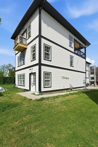 Building Photo - 203 Oceola Ave