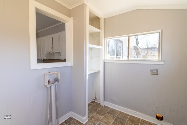 Building Photo - 2100 Garfield St