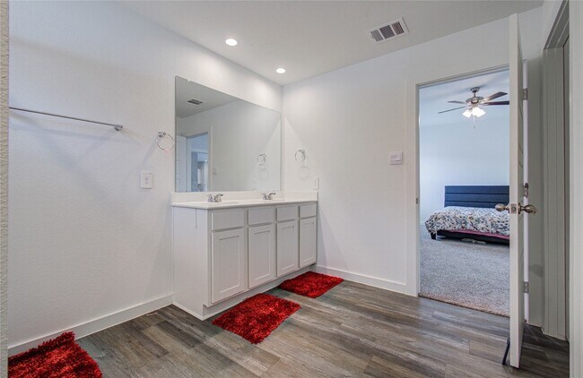 Building Photo - 8611 Shumard Oak Dr