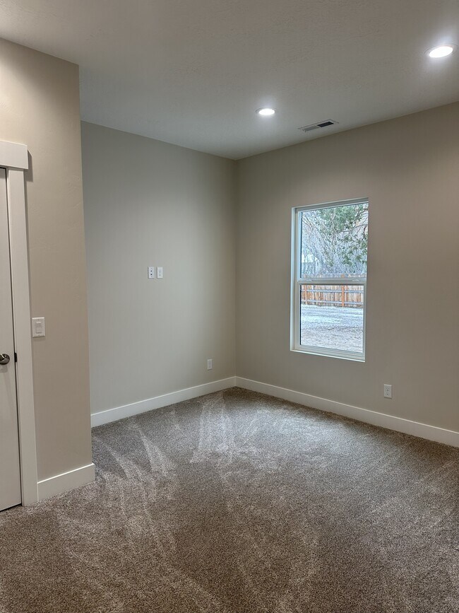 Building Photo - 236 S 200 W