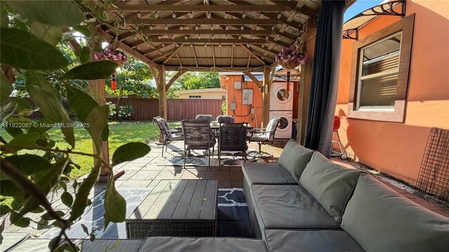 Building Photo - 37 SW 11th St