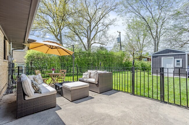 Building Photo - 715 Lamon Ave