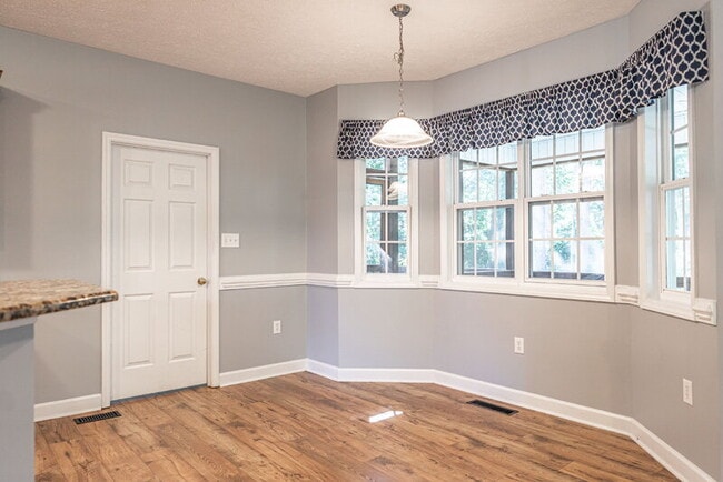 Building Photo - 108 Silverburn Pl