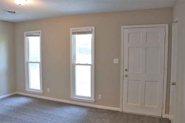 Building Photo - Handsome  3-bedroom ranch home!