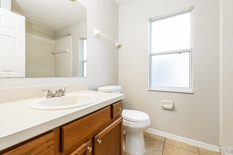 Building Photo - 617 Willow Run St