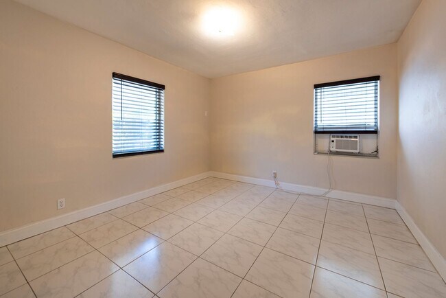 Building Photo - Large home with spacious patio and washer ...