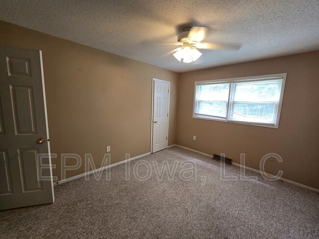 Building Photo - 1405 Robin Rd