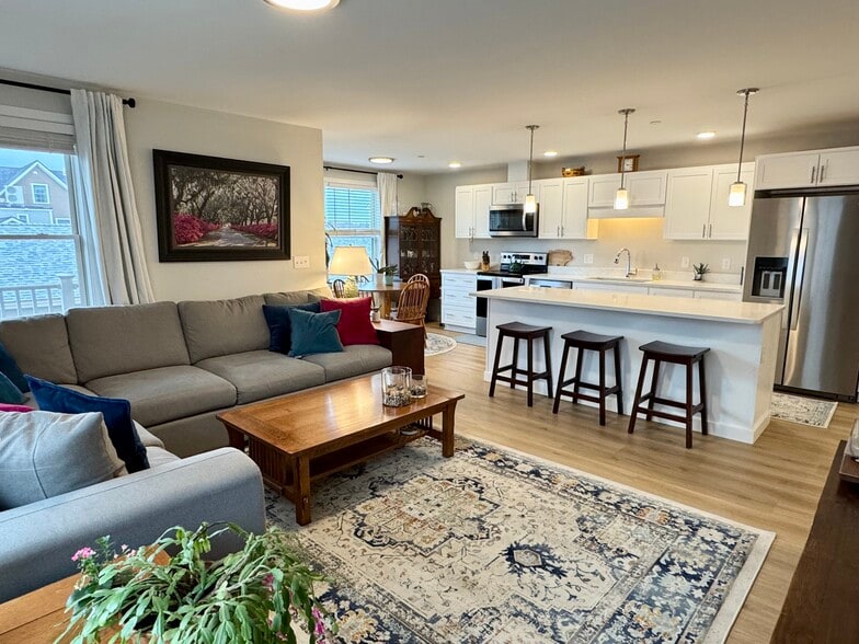 Primary Photo - 30 Pacer Way