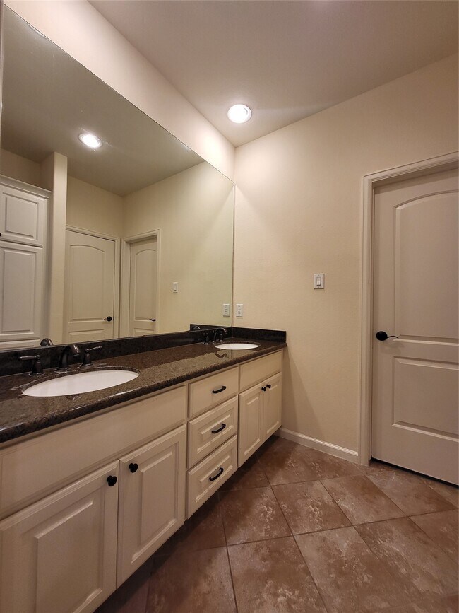 Building Photo - 8811 Van Allen Dr