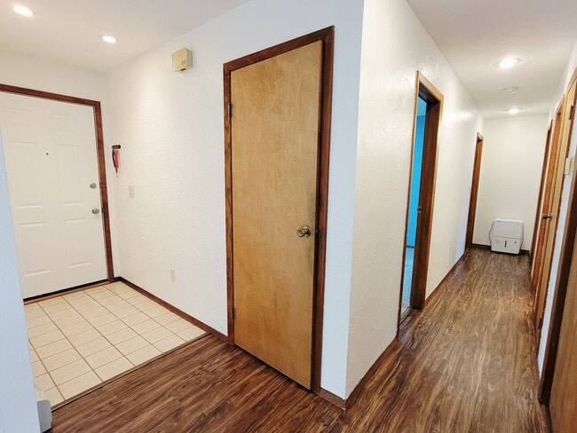Building Photo - Pet-Friendly Rental with Fenced Yard & Bon...