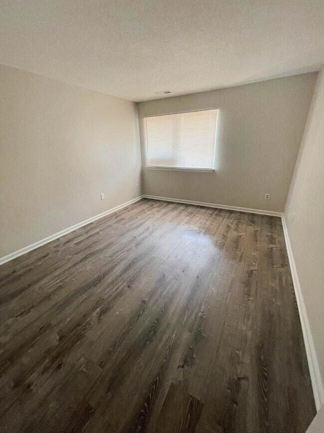 Building Photo - Beautifully Renovated 1bd Condo