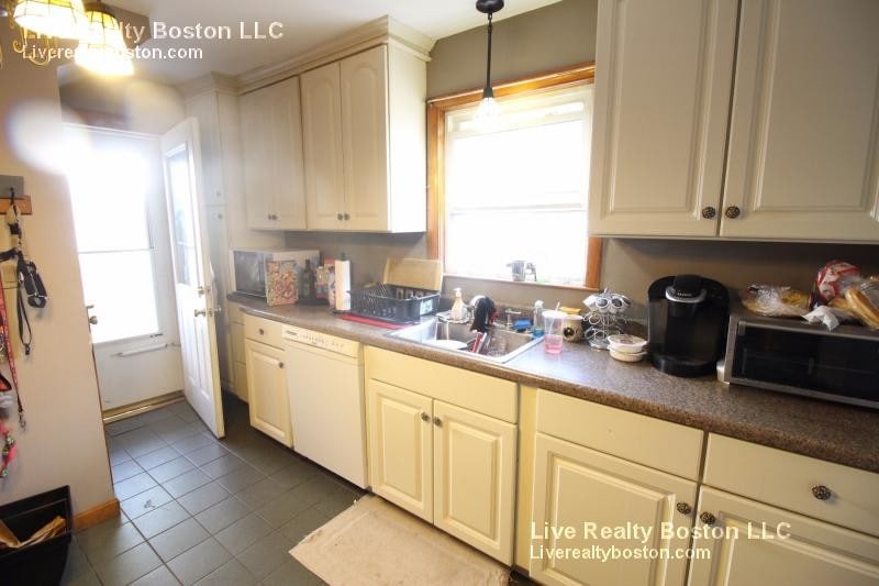 Building Photo - 97 Oakland St