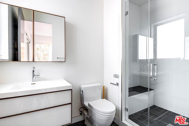 Building Photo - 770 Paseo Miramar