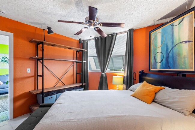 Building Photo - 3635 Seaside Dr