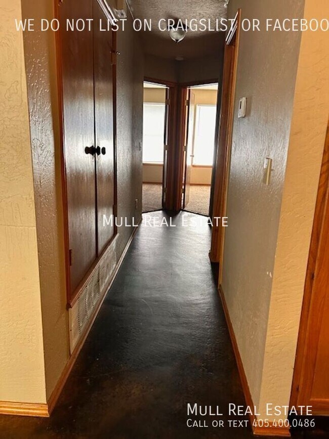 Building Photo - 2828 SE 89th Terrace