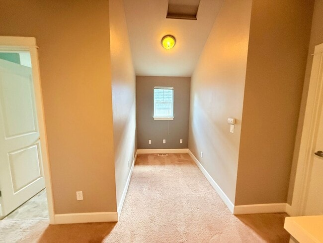 Building Photo - West Seattle Townhome
