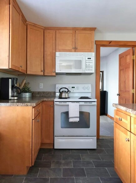 Building Photo - 184 Thornton St