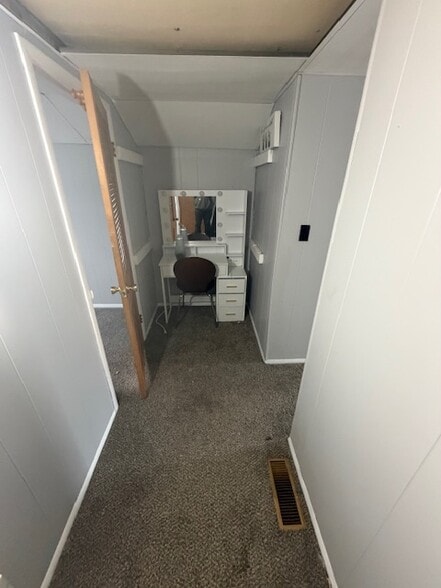 Building Photo - 379 Falconer St