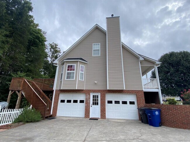 Building Photo - 2837 Bridgeport Dr