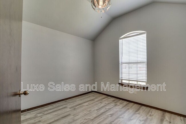 Building Photo - 1174 Misty Dr NW