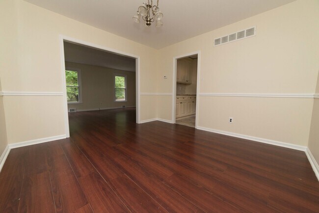 Building Photo - 440 Cricket Ln