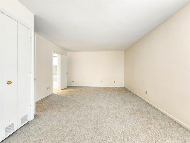 Building Photo - 12 Kings Row