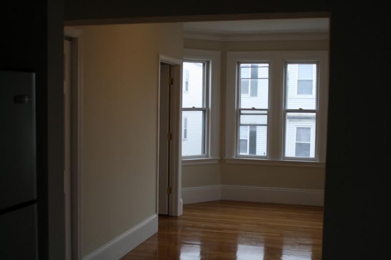 Building Photo - 839 Parker St