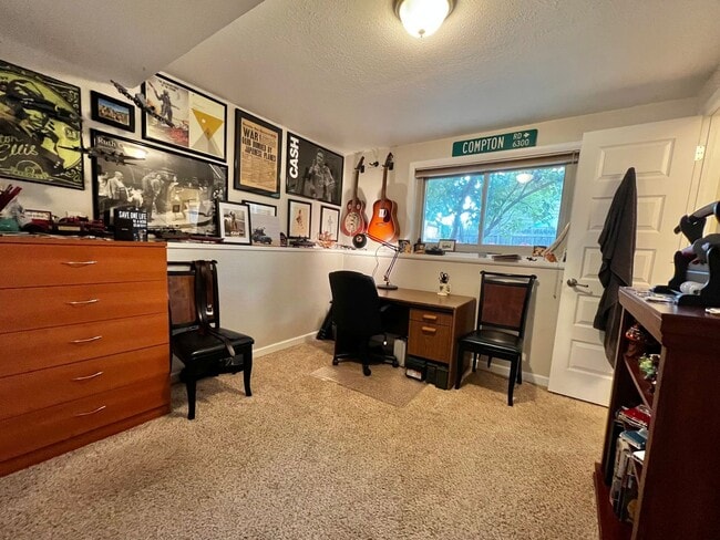 Building Photo - Remodeled 4 Bedroom 2 Bathroom Home in Fort Collins!