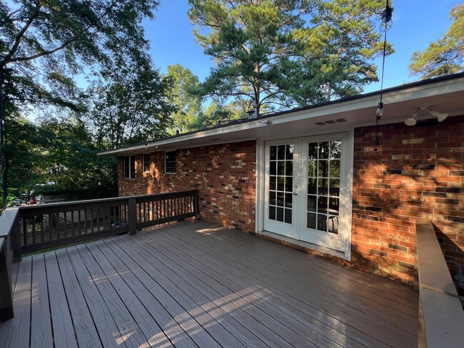 Building Photo - 3 bedroom 2 bath