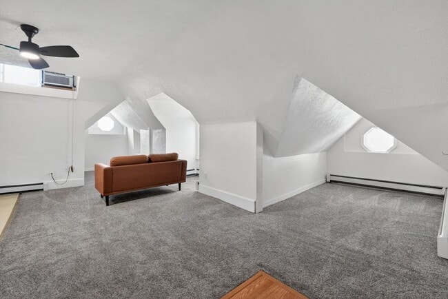 Building Photo - Charming 1-Bedroom Attic Apartment in the Heart of City Park West