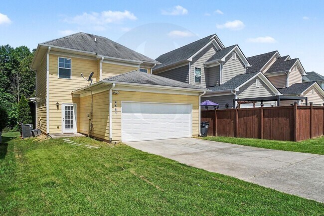 Building Photo - Must See 3BR/2.5BA Home in East Point!