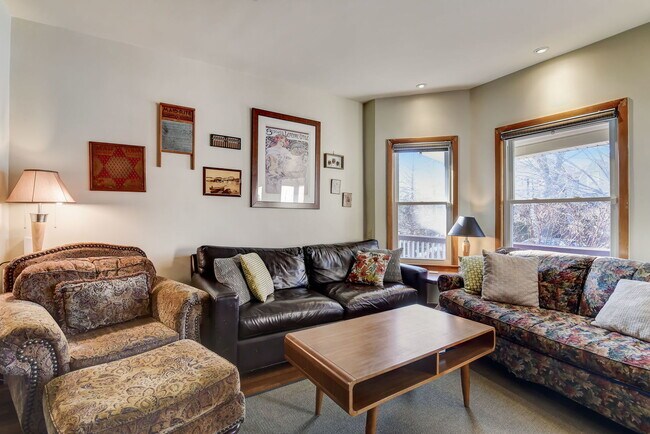 Building Photo - 4451 N Tripp Ave