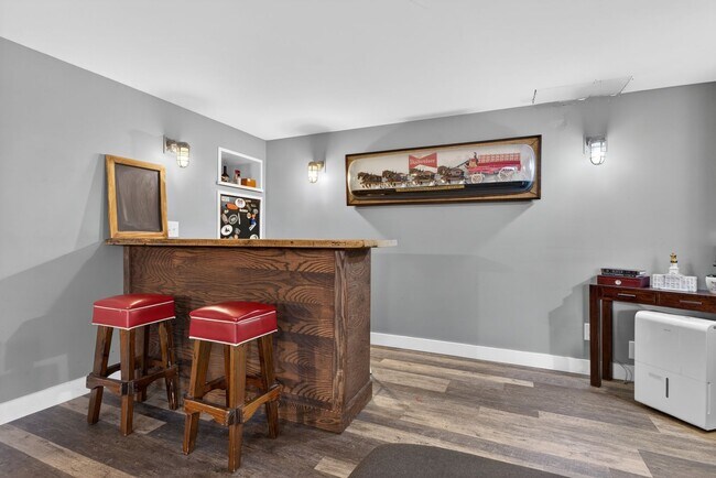 Building Photo - Spacious Stratham Home | Semi-In Ground Pool | Finished Basement | AVAILABLE AUGUST 1st