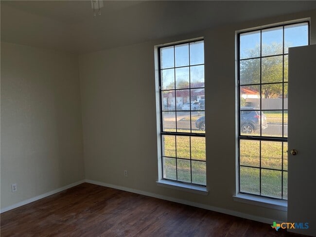 Building Photo - 2301 Timberline Dr