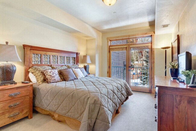 Building Photo - 2900 Blackhawk Ct