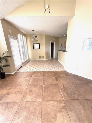 Building Photo - 2713 Clearwater Dr