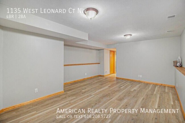 Building Photo - 1135 W Leonard Ct