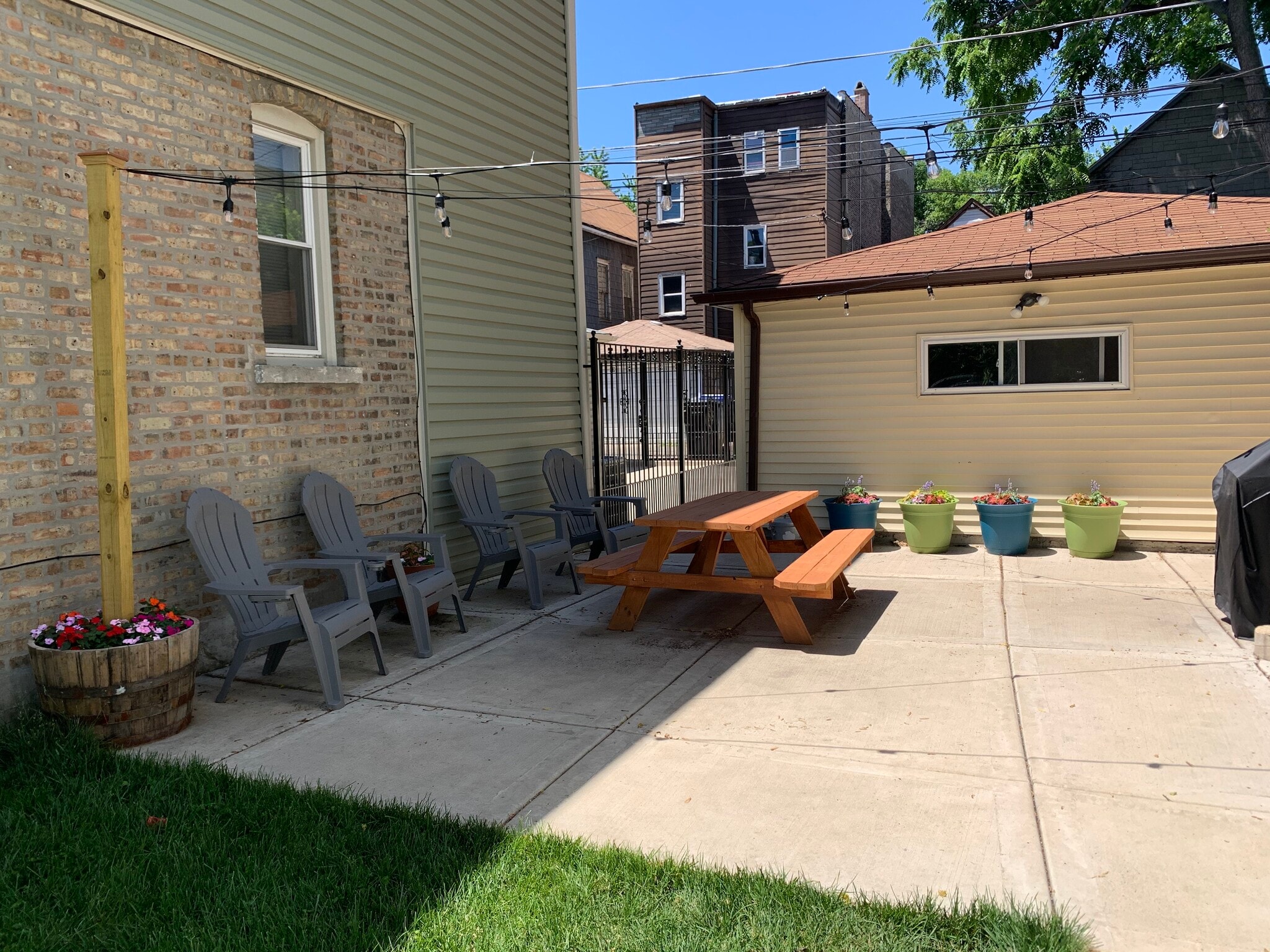 Building Photo - 1662 N Mozart St