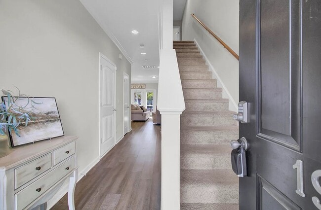 Building Photo - 3 Bedroom 2.5 Bath Townhouse in Lakeview Commons - Goose Creek