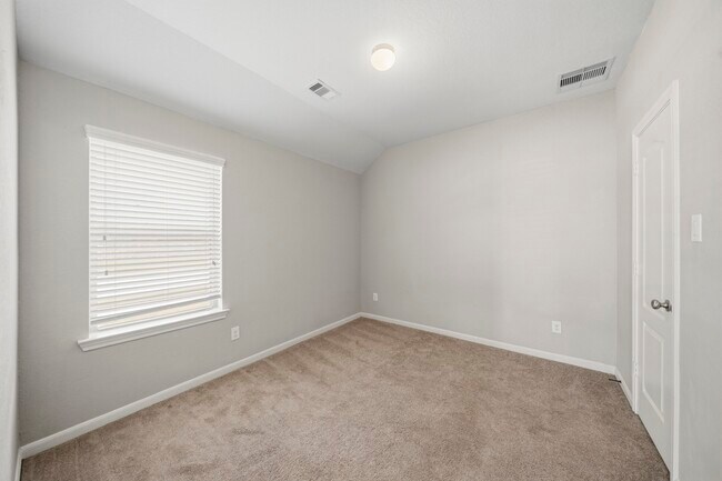 Building Photo - 217 Brookwood Park Ln
