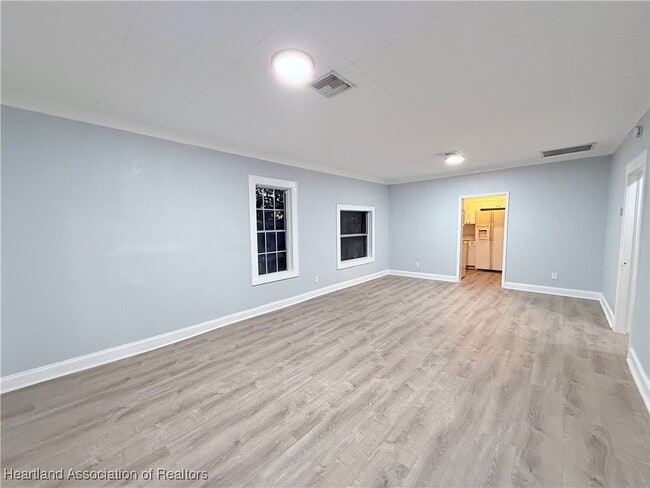 Building Photo - 320 Walnut St