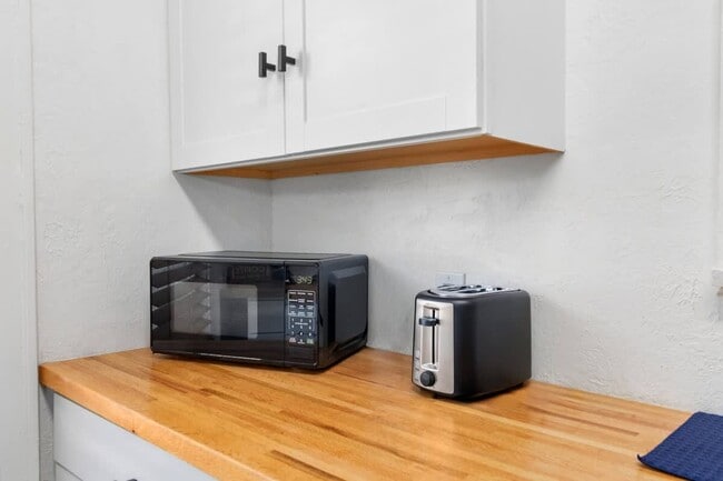 Building Photo - 728 Johnson Ave