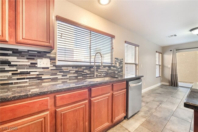 Building Photo - 182 Gilliflower Ave