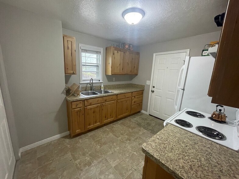 Building Photo - 164 N 300 E