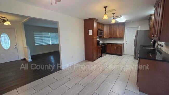 Building Photo - 2014 Woodbriar Loop N