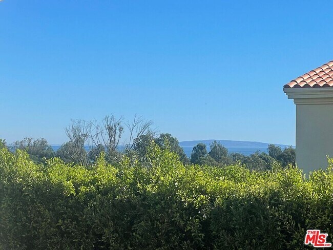 Building Photo - 6463 Zuma View Pl