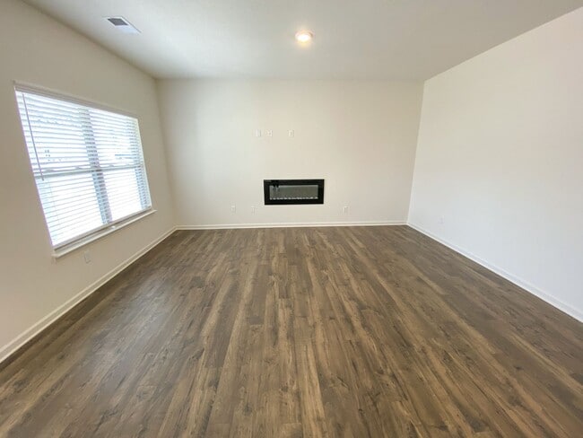 Building Photo - 3 bed, 2 bath in Oakland built in 2023 /// $500 move in special if move in by 12/31/25