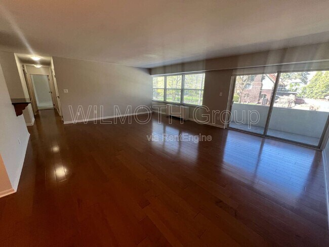 Building Photo - 3965 N Meridian St